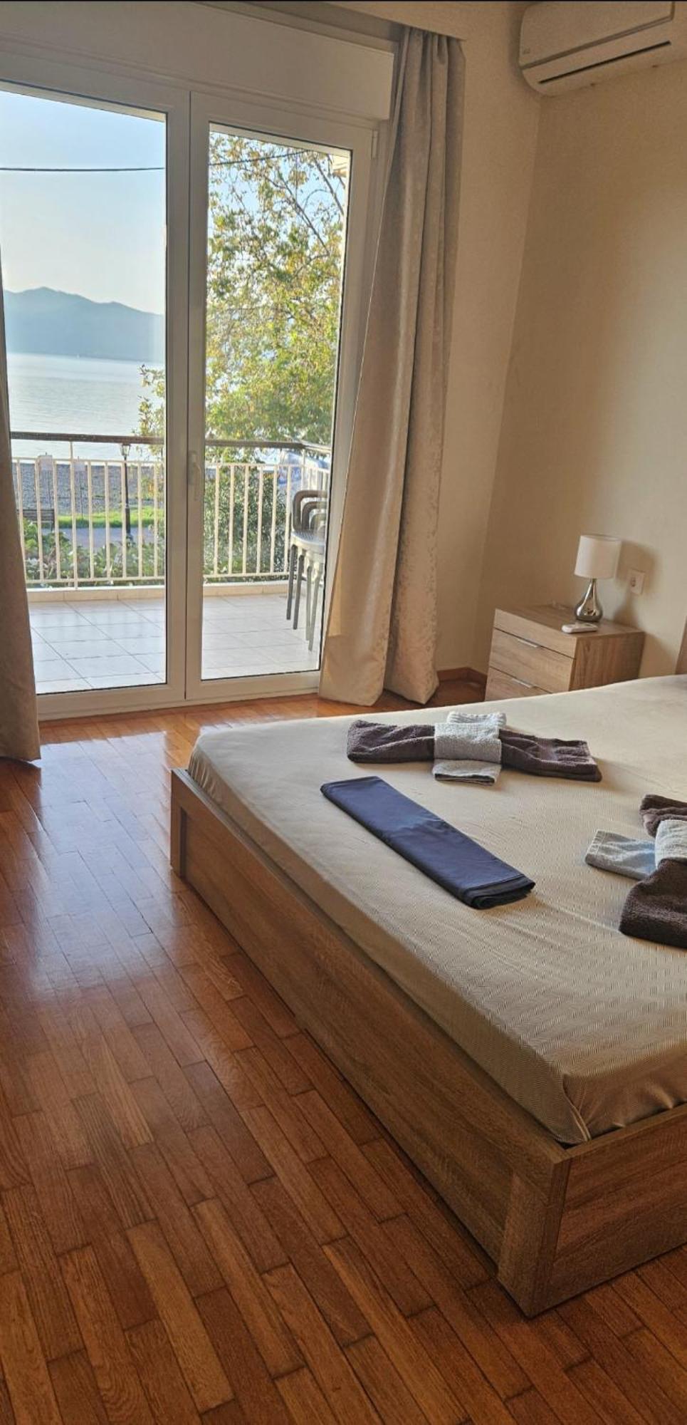 Nafpaktos Beach House Sea View Apartment First Floor Exterior photo