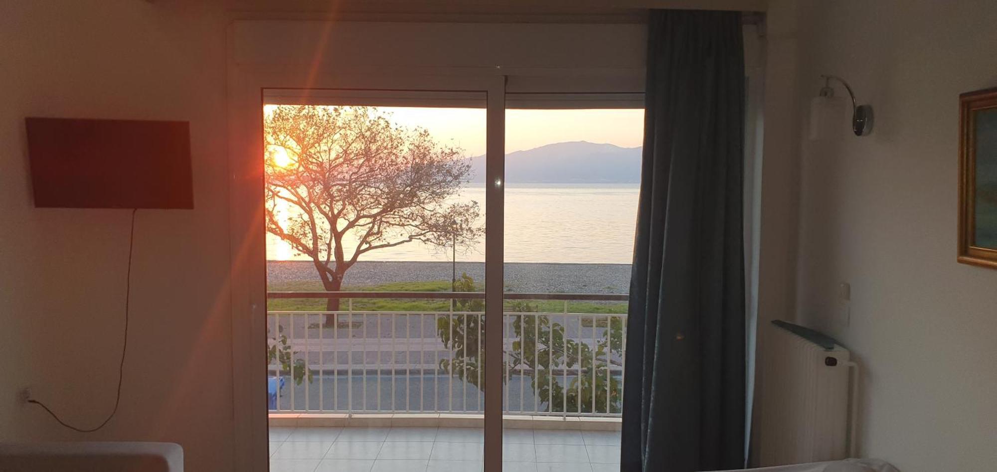 Nafpaktos Beach House Sea View Apartment First Floor Exterior photo
