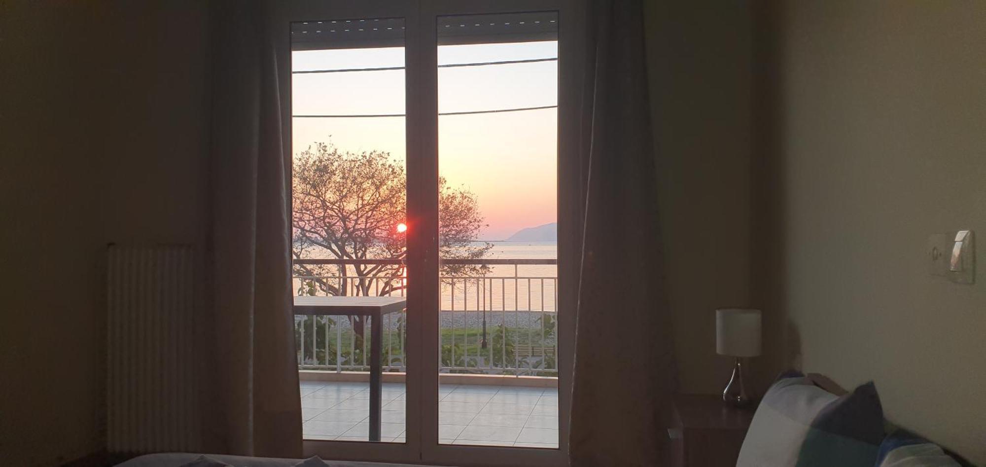Nafpaktos Beach House Sea View Apartment First Floor Exterior photo