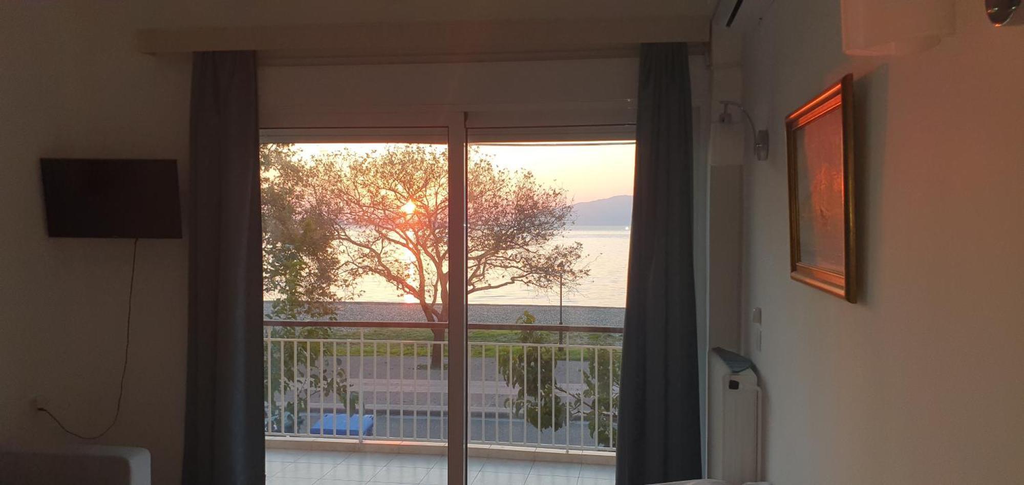 Nafpaktos Beach House Sea View Apartment First Floor Exterior photo