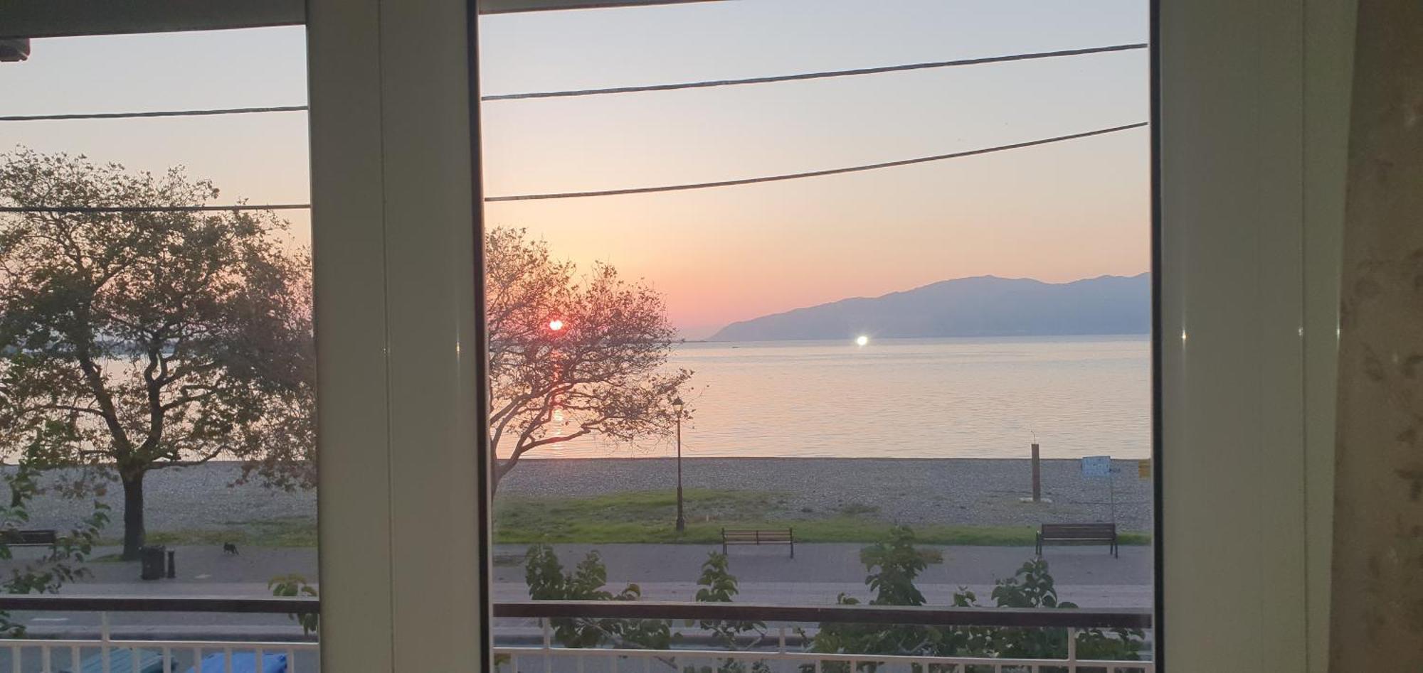 Nafpaktos Beach House Sea View Apartment First Floor Exterior photo